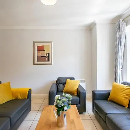 71 - Spacious Townhouse With Parking By Shortstays Galway