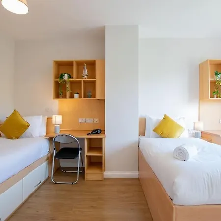 Vakantiehuis 71 - Spacious Townhouse With Parking By Shortstays Galway