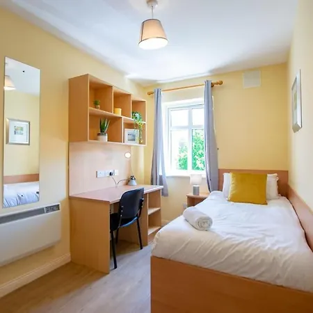 Holiday home 71 - Spacious Townhouse With Parking By Shortstays