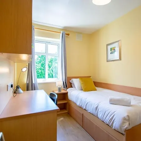 71 - Spacious Townhouse With Parking By Shortstays Vakantiehuis