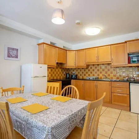Holiday home 71 - Spacious Townhouse With Parking By Shortstays Galway