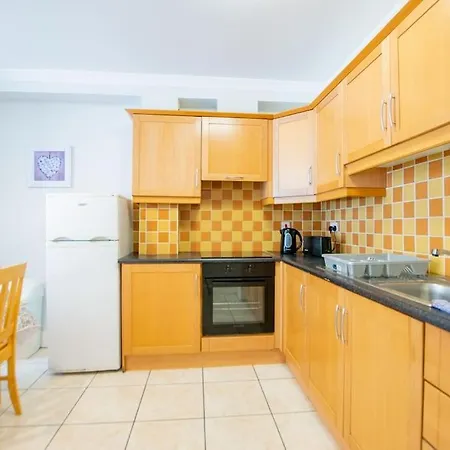 71 - Spacious Townhouse With Parking By Shortstays Holiday home *