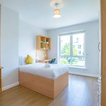 Holiday home 71 - Spacious Townhouse With Parking By Shortstays