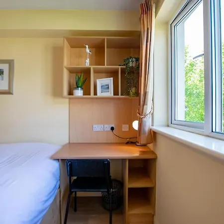 Holiday home 71 - Spacious Townhouse With Parking By Shortstays