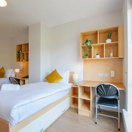 71 - Spacious Townhouse With Parking By Shortstays Vakantiehuis *